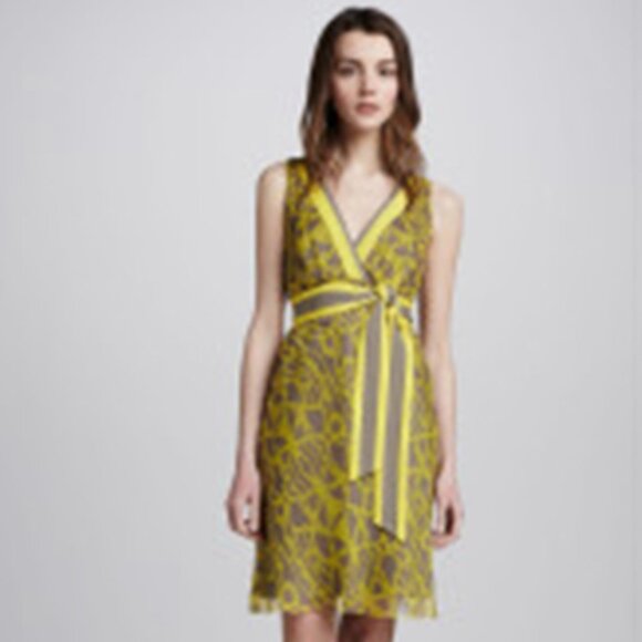 Catherine Malandrino Dresses & Skirts - Catherine Malandrino Sheer and Silk Yellow Sz  2